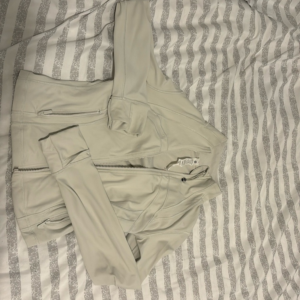 Size 6 crop lululemon jacket. Like new worn 1x